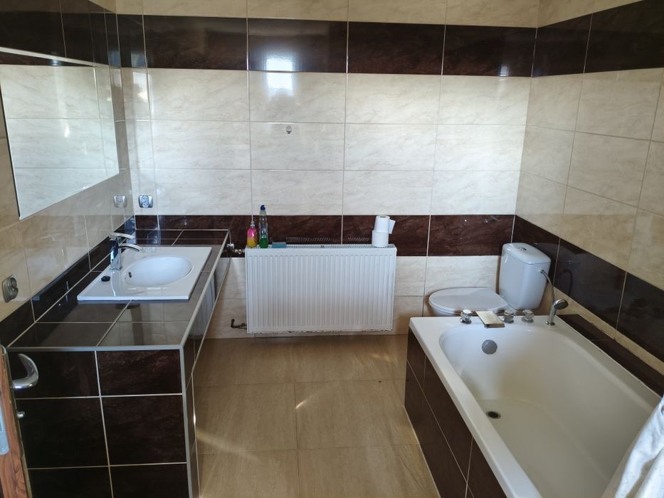 Wynajmę dom z budynkami gospodarczymi