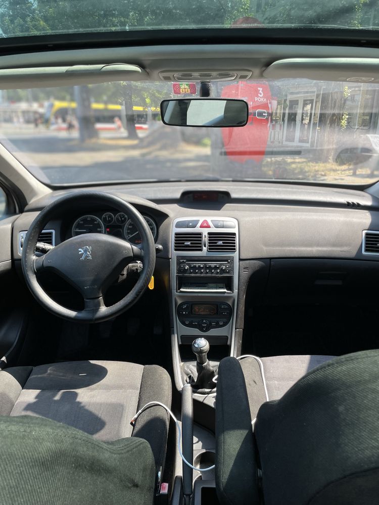 Peugeot 307sw 2 л турбодизель 7 мест