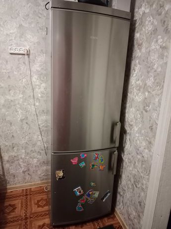 Продам холодильник AEG