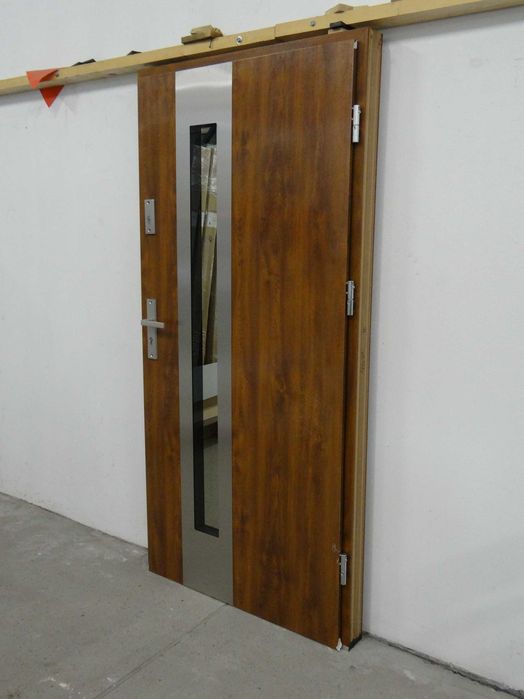 Drzwi zewnętrzne + okucia Otello 5B 90 P złoty dąb 1.2W/m²K