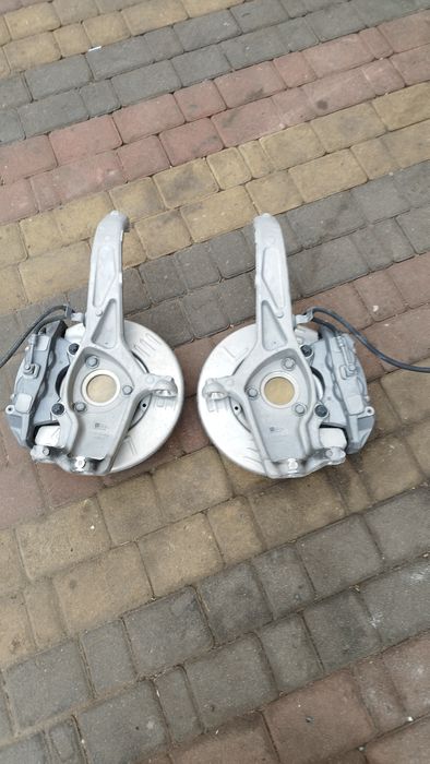 Цапфа передня ліва права Tesla model 3 кулак поворотний тесла