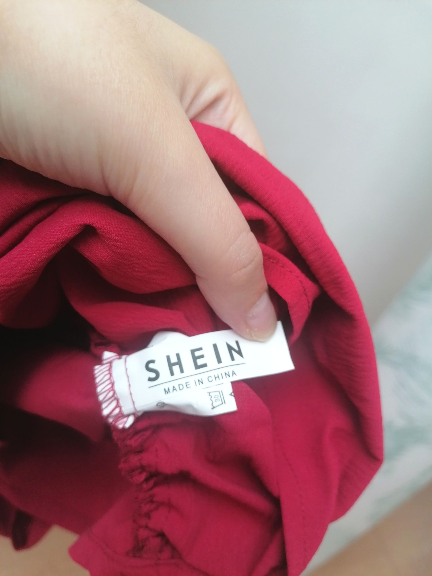 Vestido Justo Sexy e Vermelho Escuro
