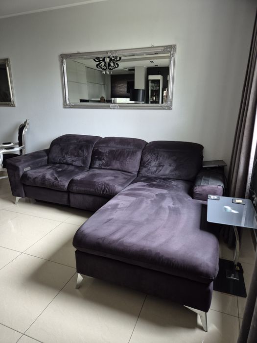 Narożnik sofa czarny welur z ruchomymi zagłówkami i elektrycznym otwie