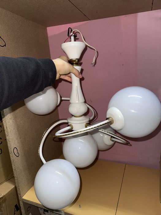 Lampa sufitowa biała z białymi kloszami + dwa kinkiety