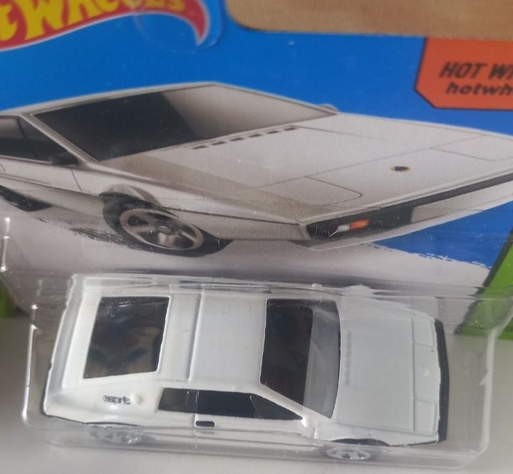 Conjunto 2 hot wheels do filme  james bond 007