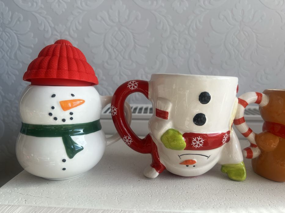Zestaw kubkow ceramicznych  swiatecznych zimowych