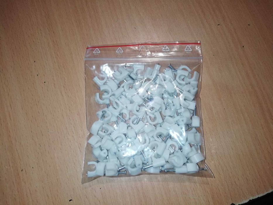 Zaciski uchwyty kablowe cable clip 100 sztuk