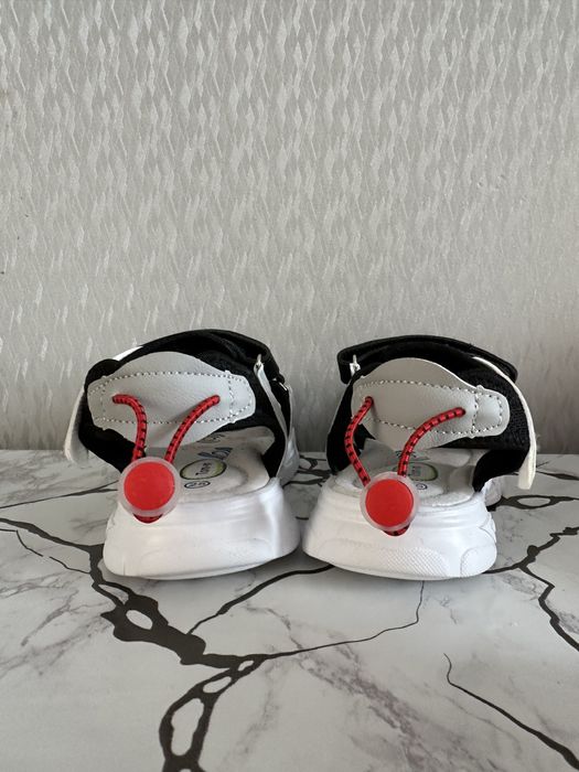 босоніжки дитячі 25 розмір нові