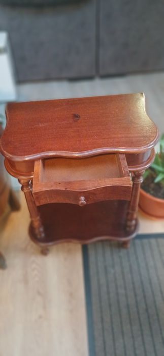 Mesa de apoio- criado-mudo