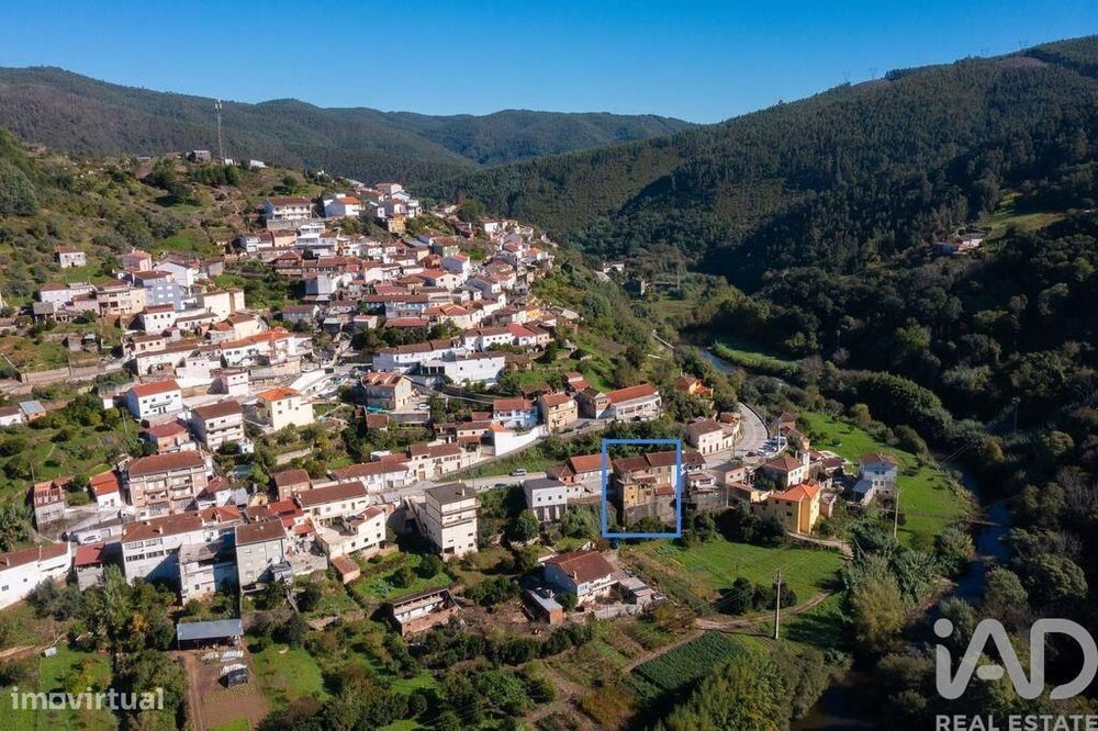 Moradia geminada T6 em Ceira de 432 m2