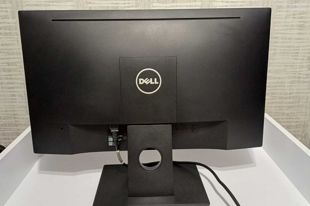 Монітор 23" Dell E2318H був користуванні