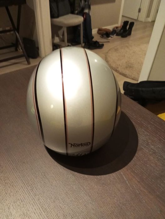 Capacete Norton cinzento