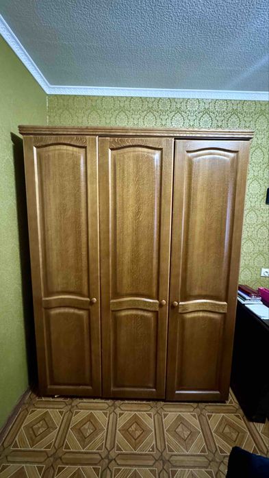 Мебель кімнатна, ліжко, шкаф, комод та дві тумби