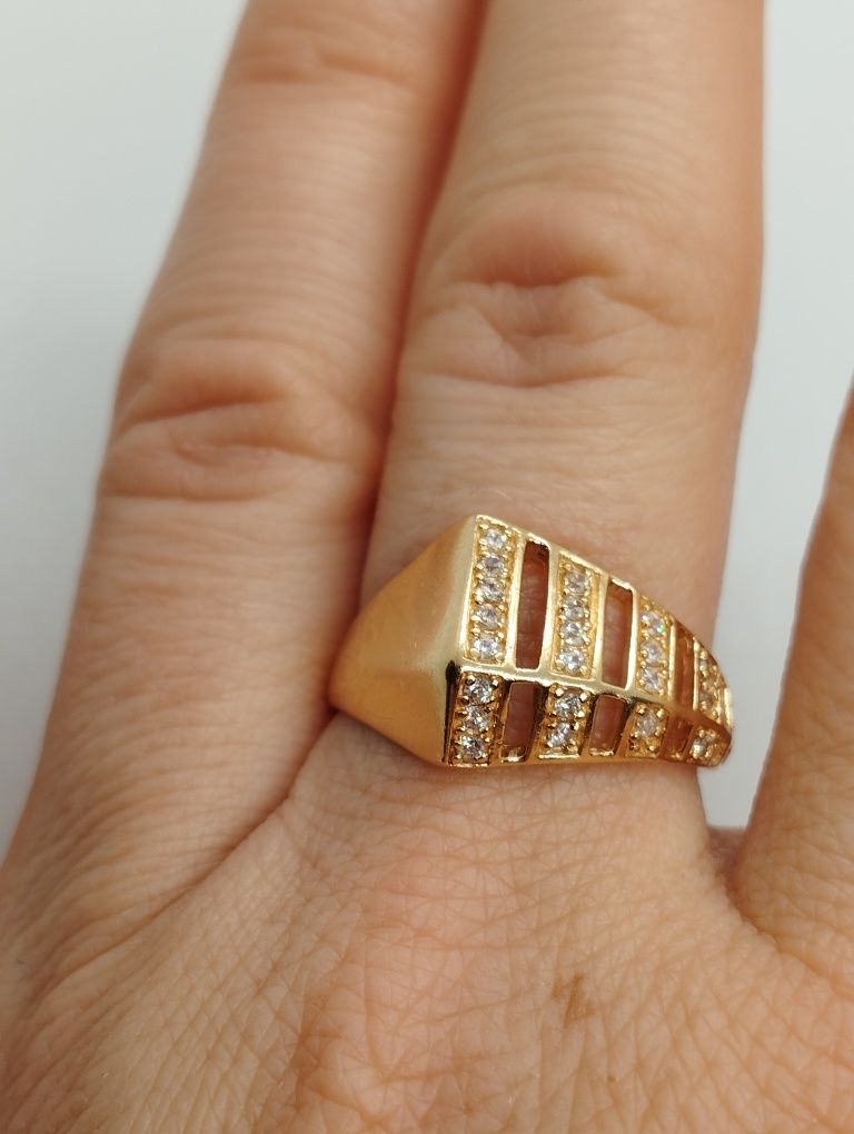 Золотое кольцо 18.5 размер 3.67 грамма