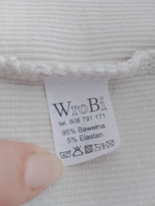 Lekka beżowa czapka damska