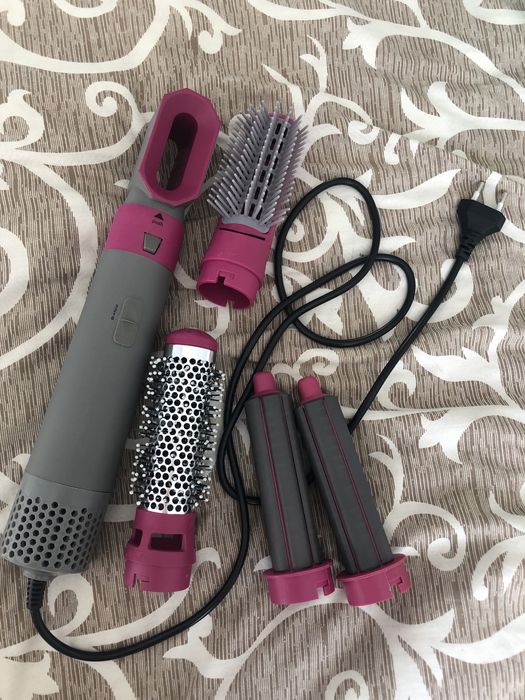 Фен-щітка в стилі дайсон
