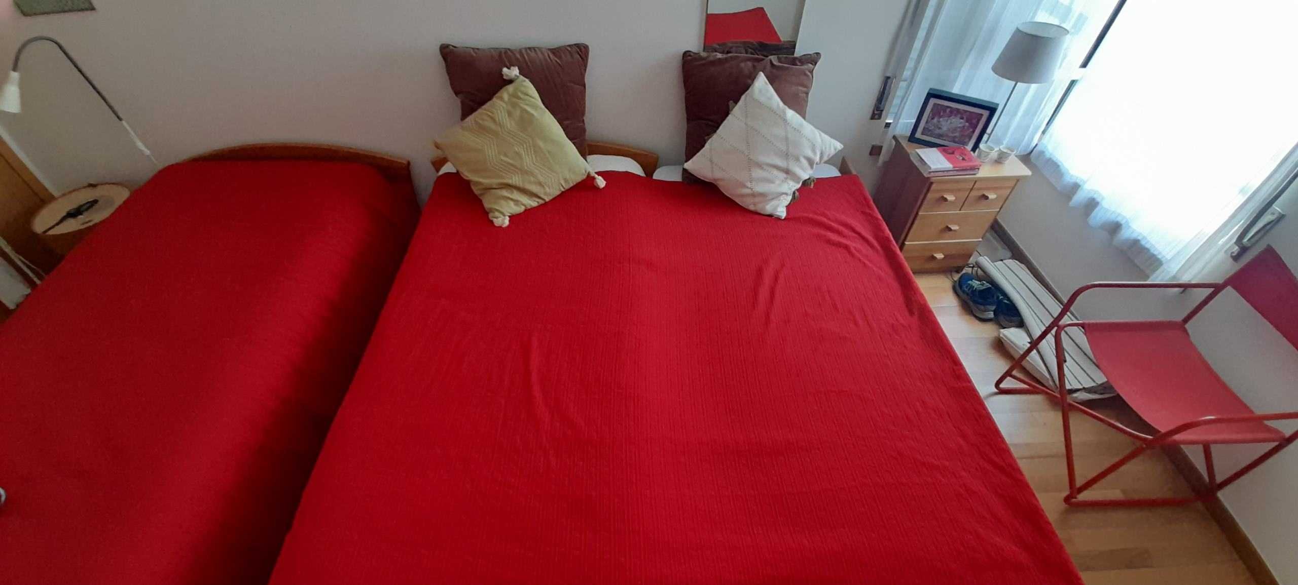 Vendo 2 camas solteiro duplas