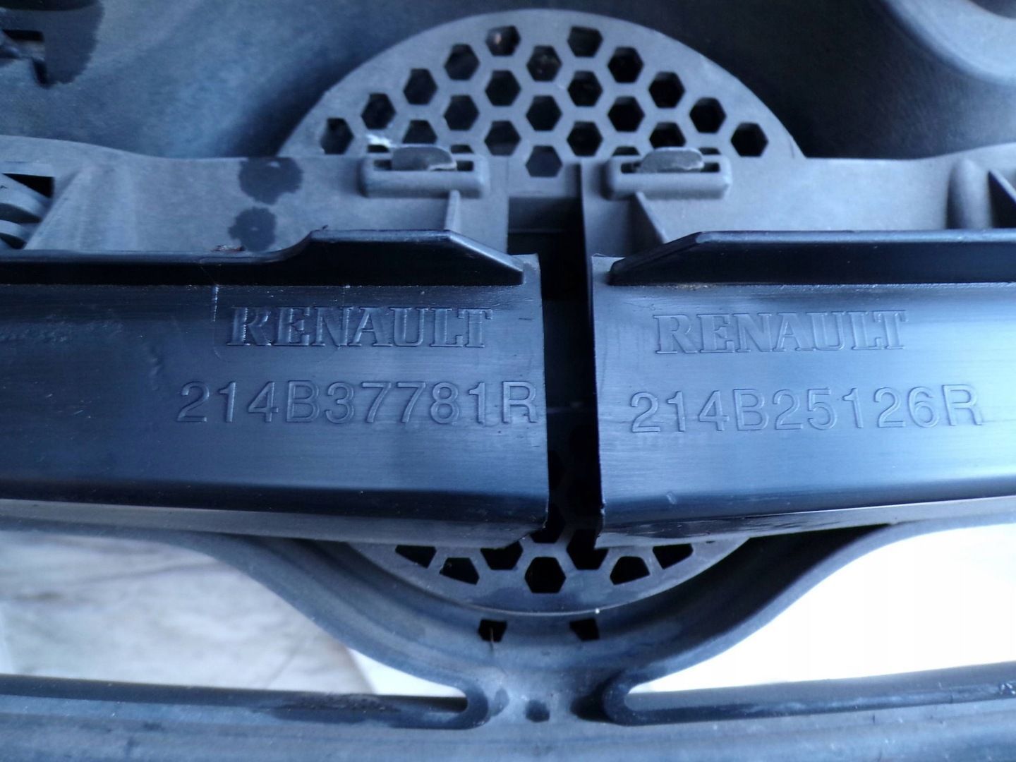 GRILL ATRAPA OPEL VIVARO B 93452300