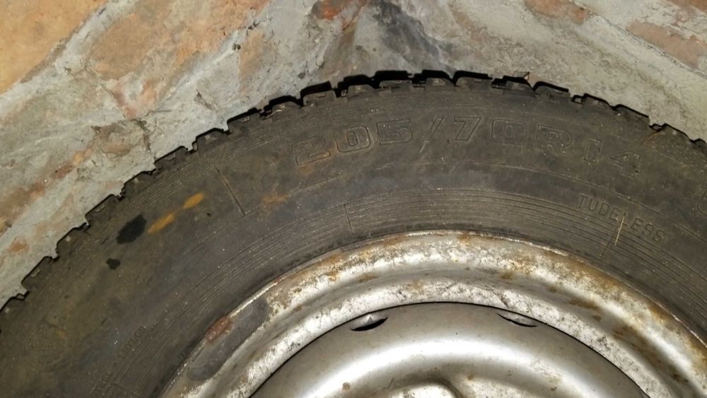 Диски з резиной 205 70 р14  зима