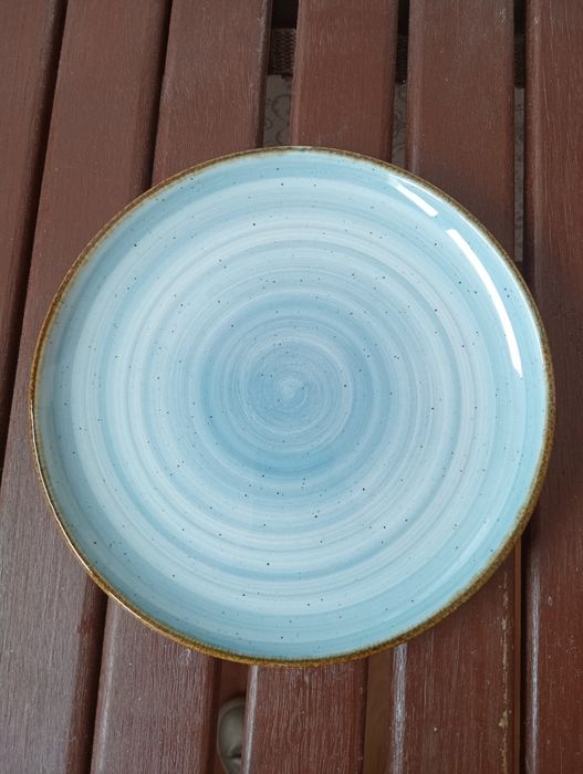 Prato e chávena novos