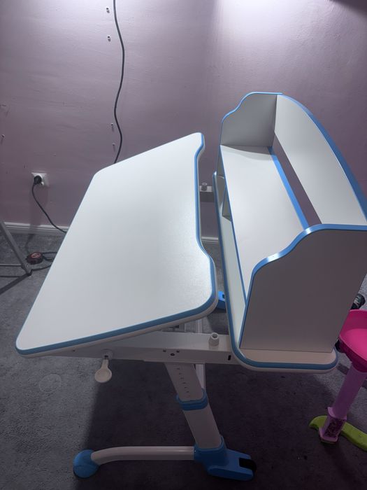 Ergonomiczne regulowane biurko dla dziecka