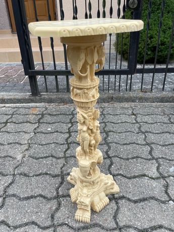 Kolumna stolik z kamienia