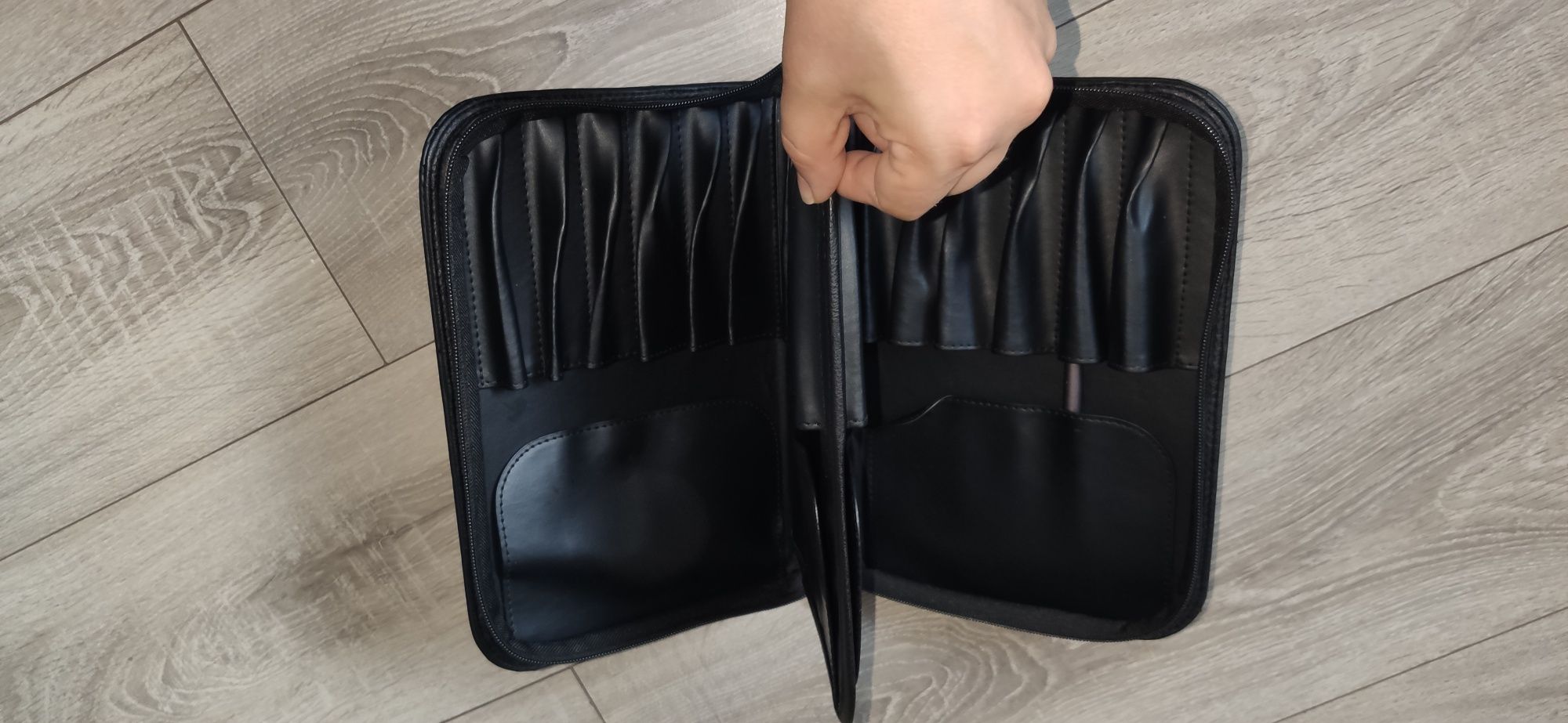 Etui na pędzle do makijażu dwupoziomowe