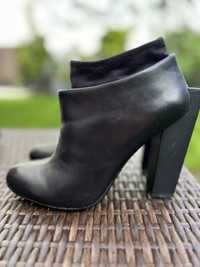 Botins United Nude de salto alto retangular