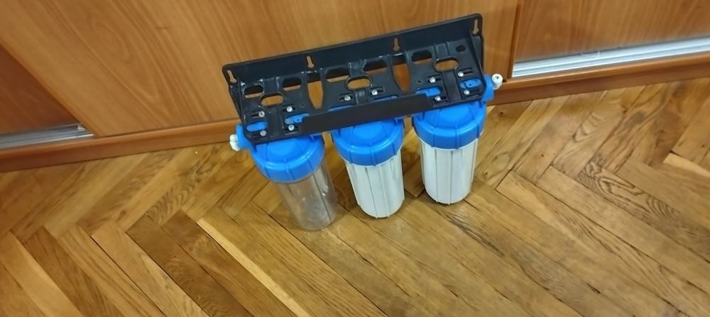 Корпус фільтра для очистки води, без картріджів. 
Стан хороший, викори