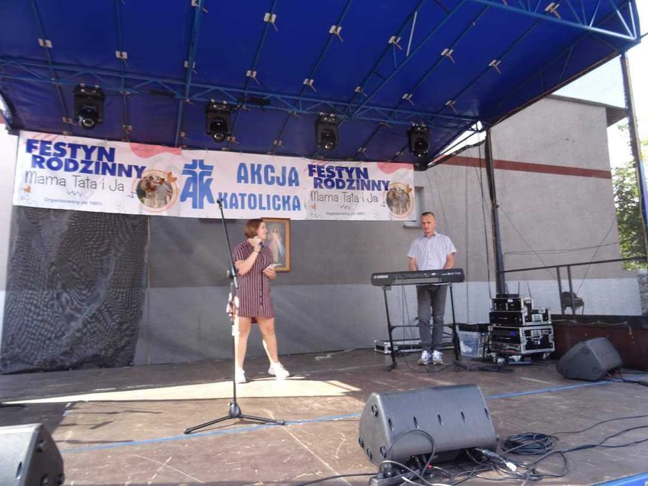 Scena mobilna 6x5m z zadaszeniem na przyczepie