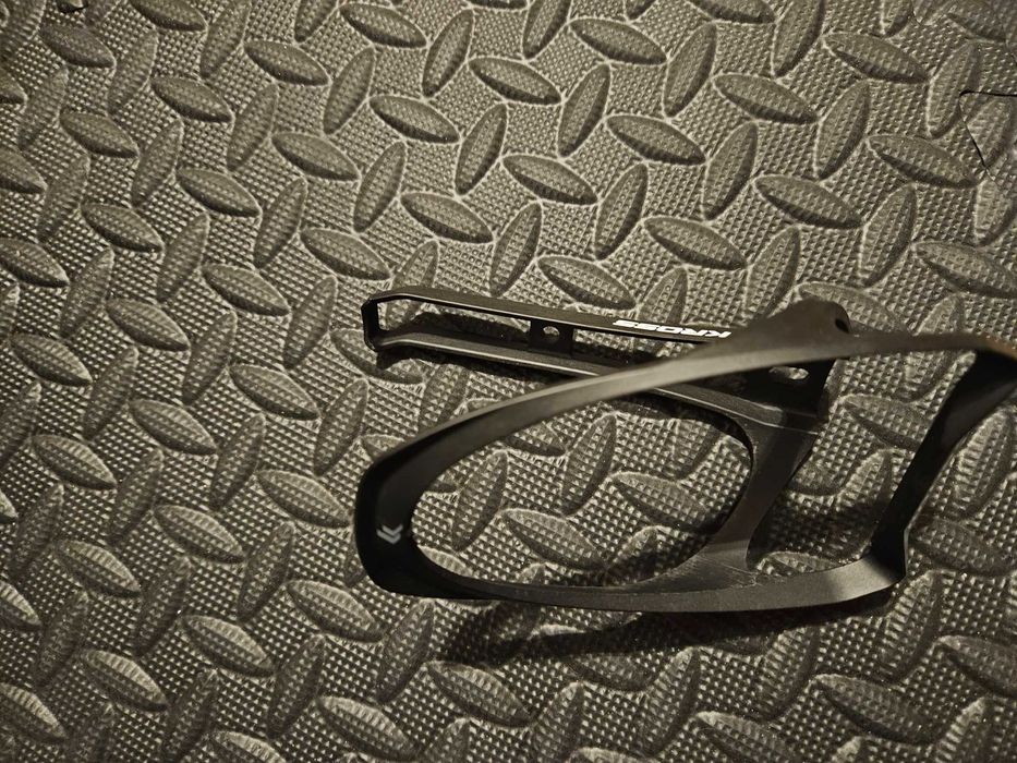 Karbonowy koszyk na bidon Kross Pro One