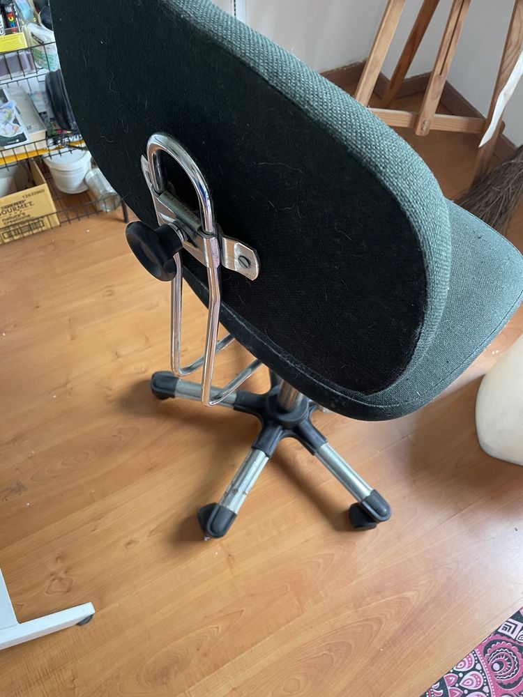 Cadeira de estirador, preta em tecido, regulavel