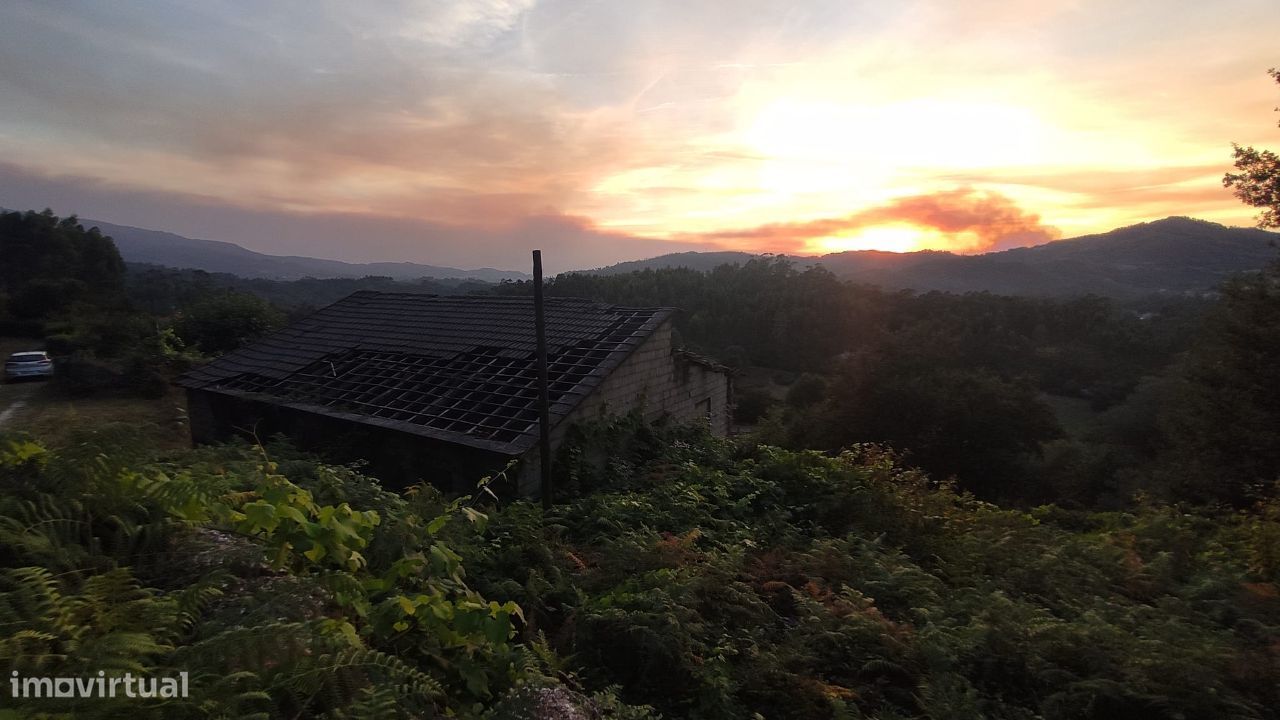 Moradia para restauro em Rossas - Vieira do Minho