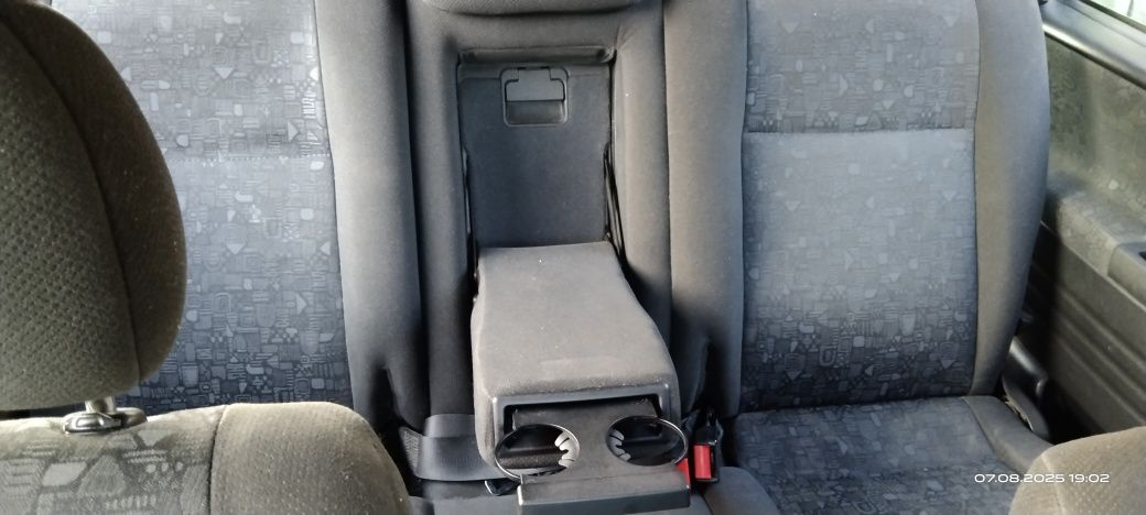 Samochód osobowy Opel Zafira 1,8 A rok2000