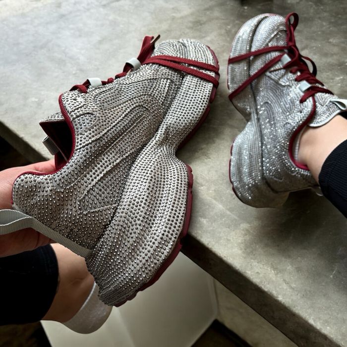 Кросівки в камінцях