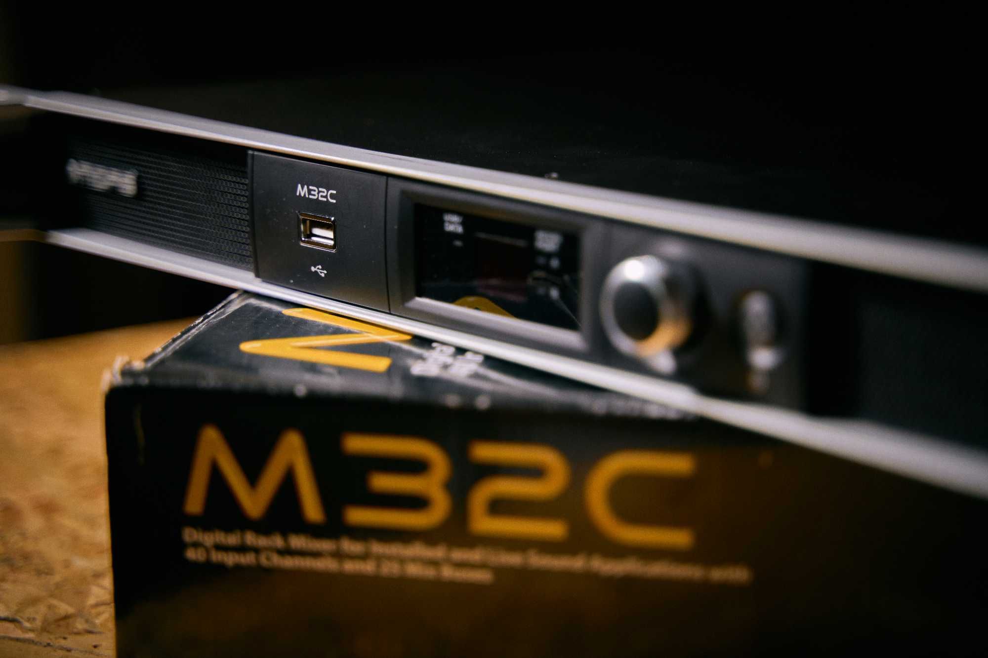 Mikser cyfrowy MIDAS M32c