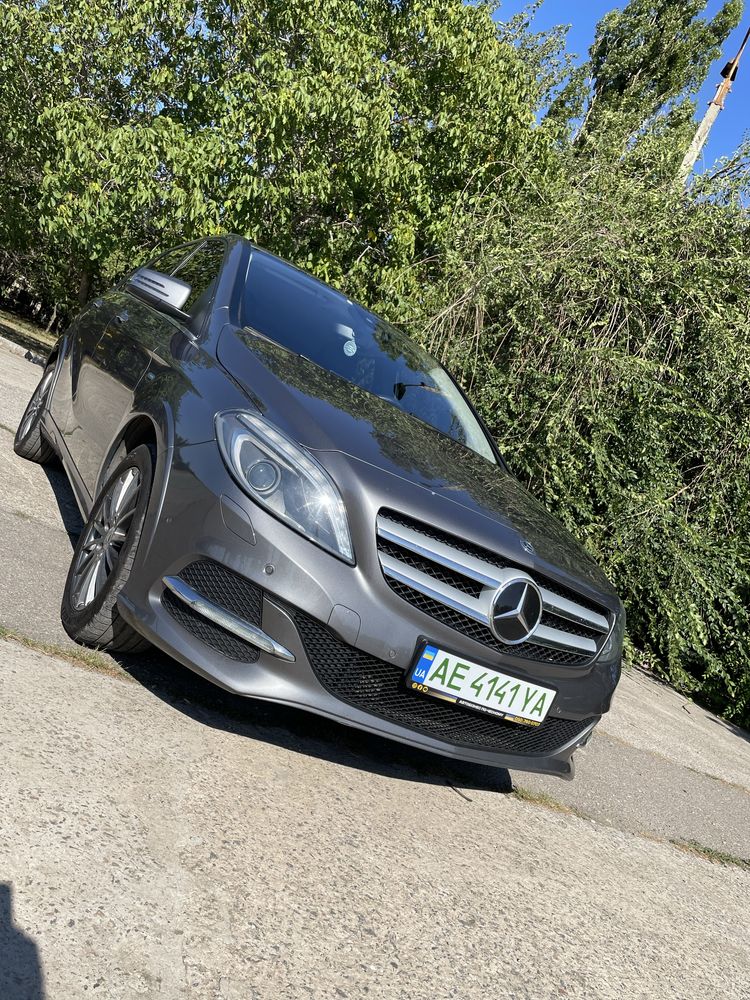 Продам Mercedec b250e