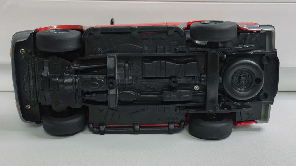 Модель, машинка Ford Explorer sport 1997 1.24 Motormax