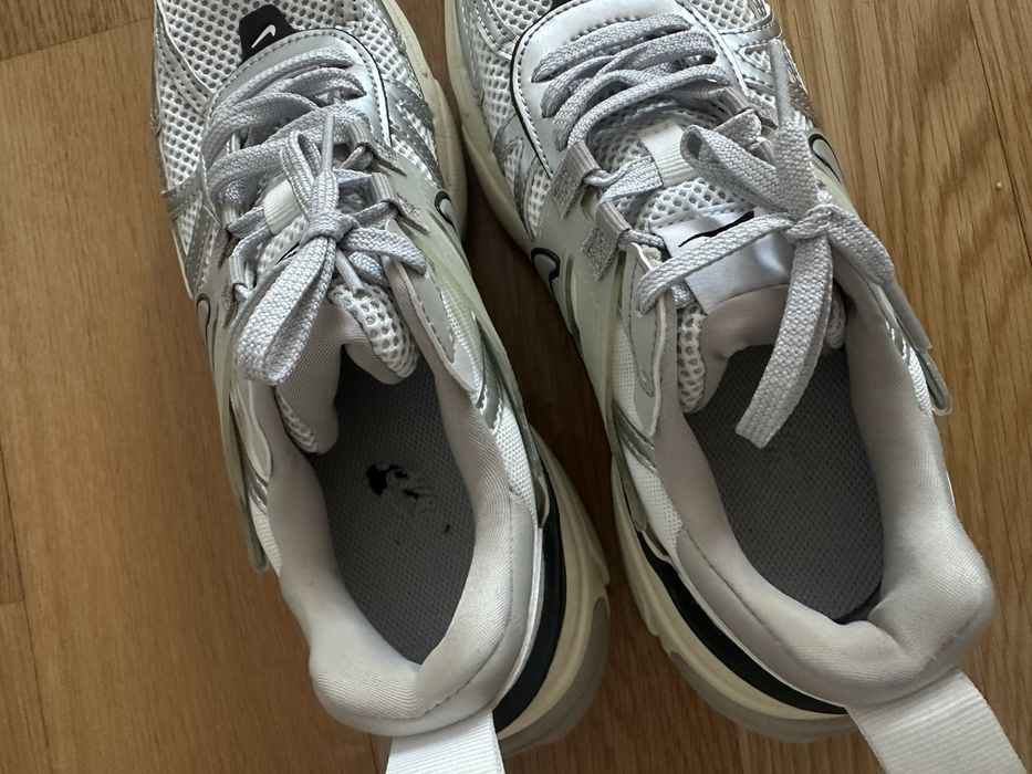 Tênis Nike V2K Run, tamanho 39
