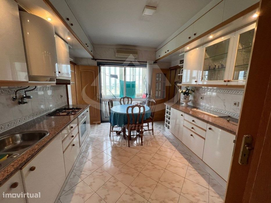 Apartamento T3 totalmente mobilado em Sacavém para arrendamento