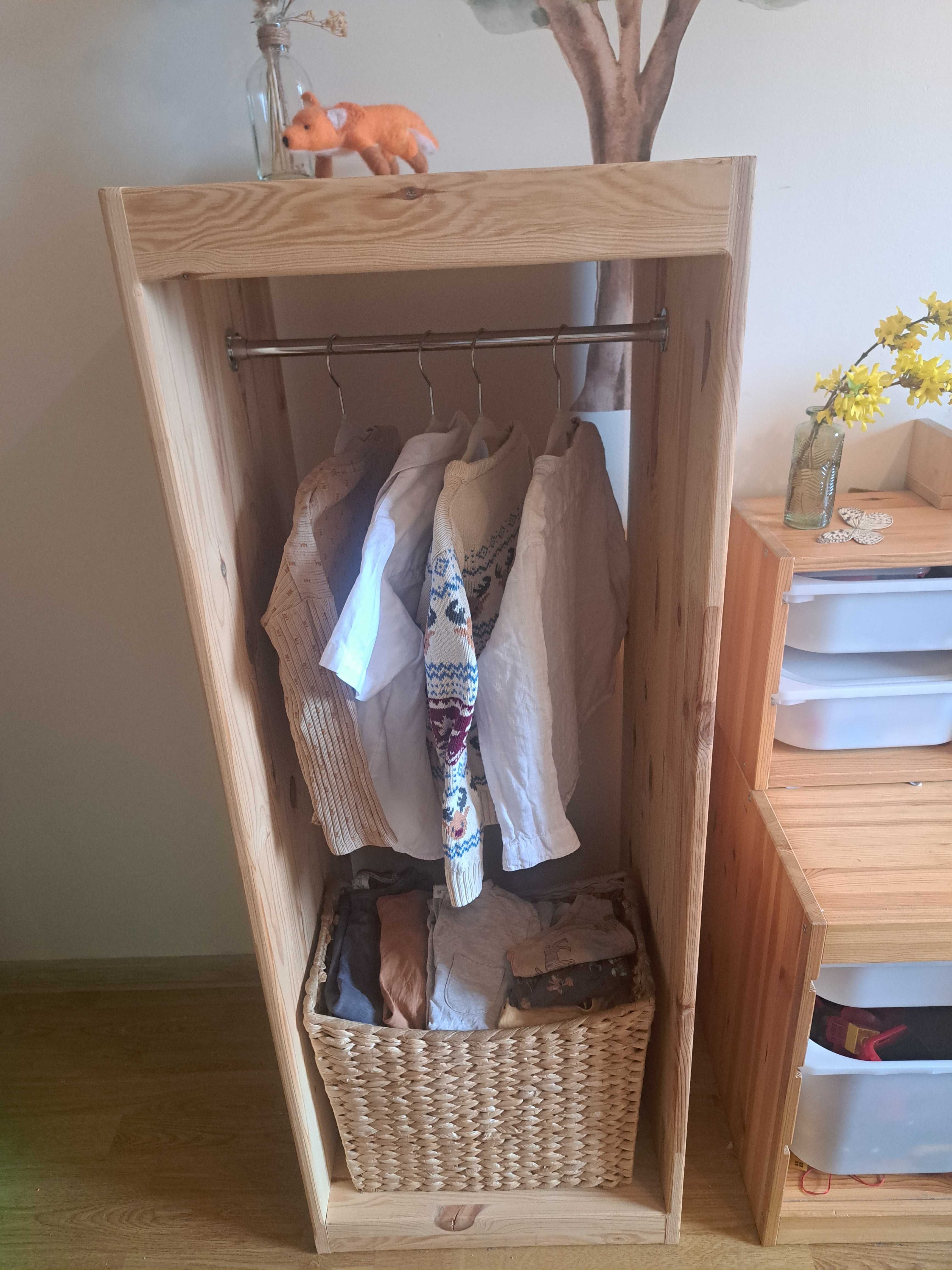 Szafa w duchu Montessori sosna