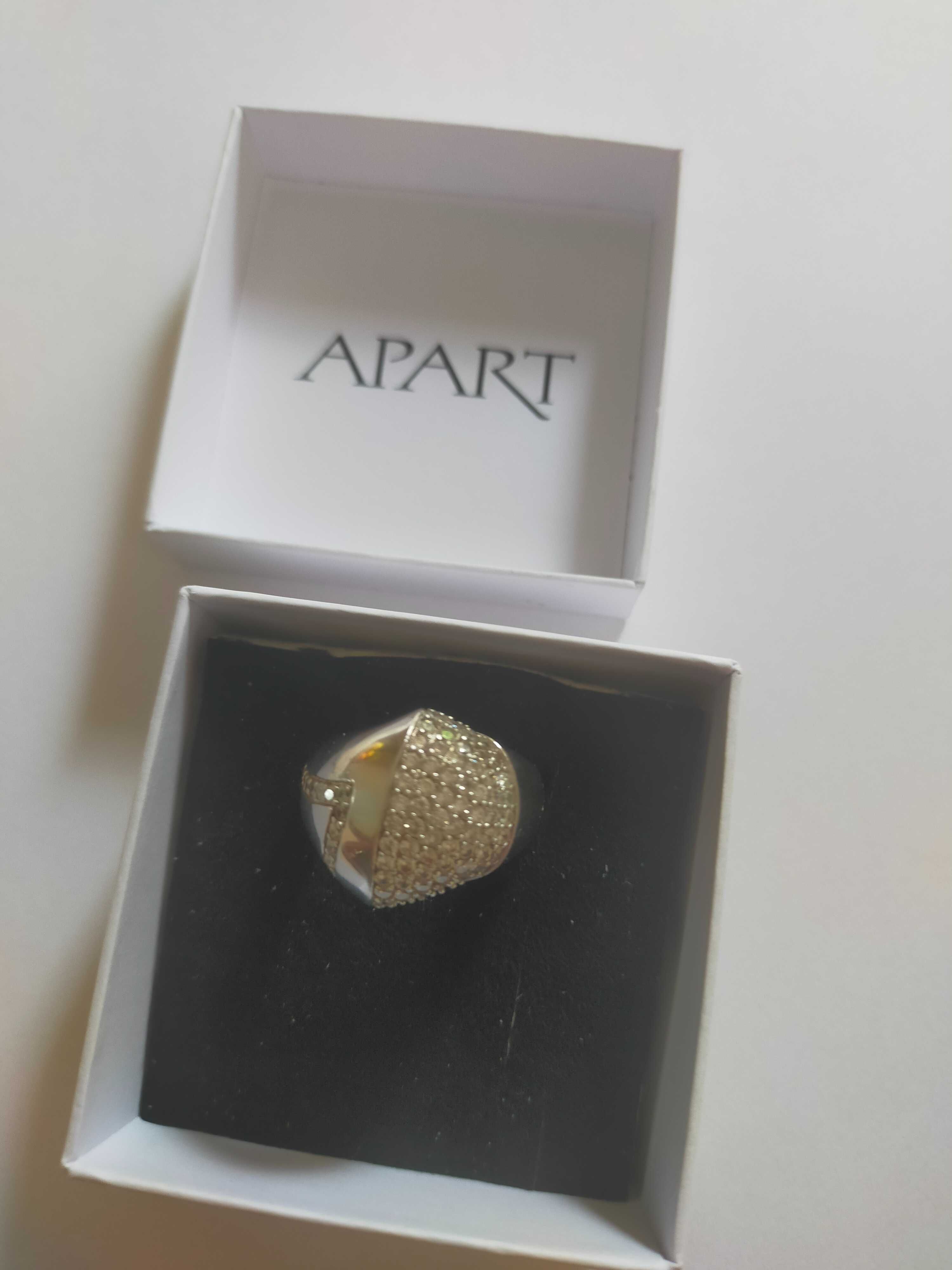 Srebrny pierścionek firmy APART