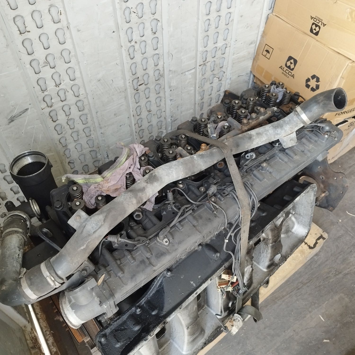 Scania xpi 400 silnik blok głowica słupek