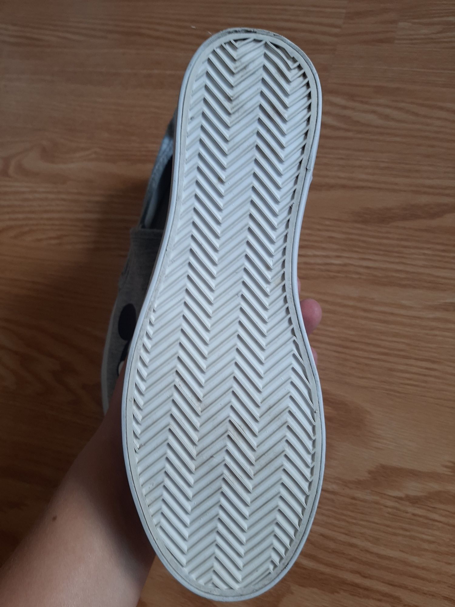 Buty slip-on na platformie 38