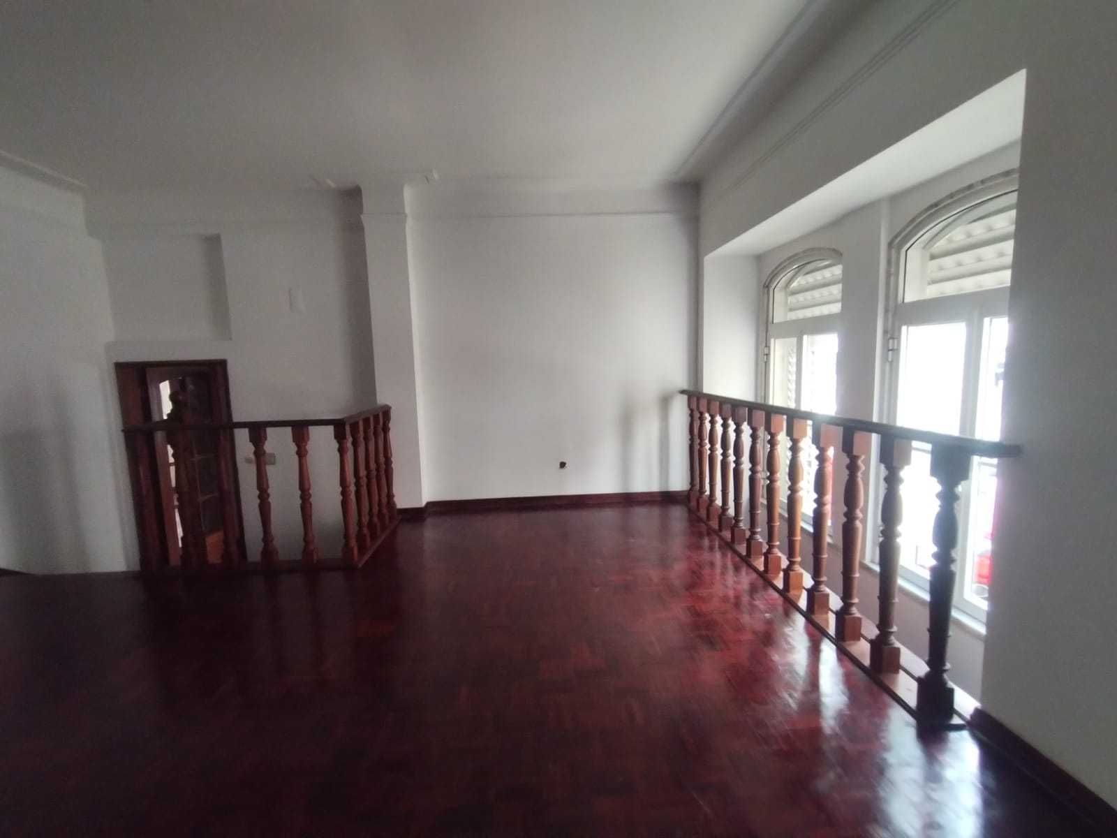 Apartamento T2+1 de 2 pisos e 109 m² à venda no Bairro do Arco do Cego