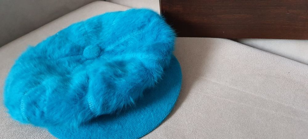 Turkusowy beret z daszkiem angora