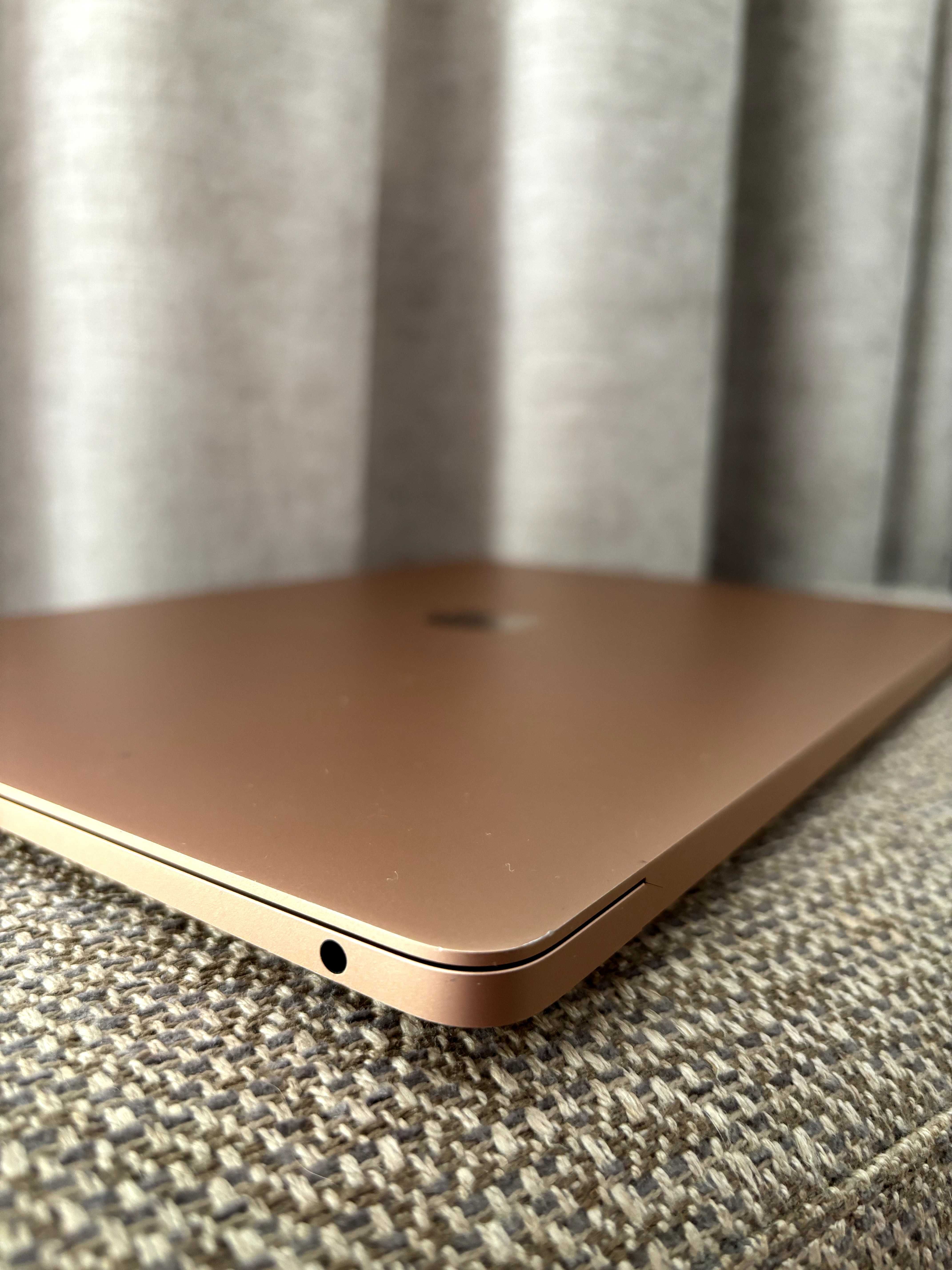 Mac Book Air Gold 13.3/1.1 GHz DC/8GB RAM/256GB SSD/i3