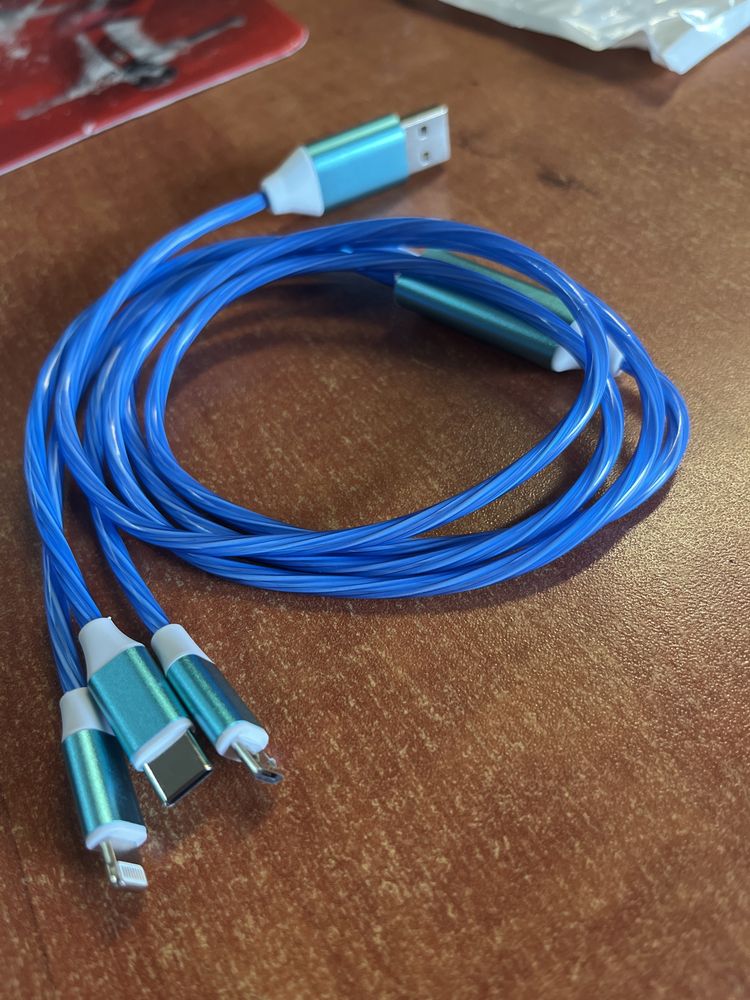 Kabel USB -świecący -na 3 różne smartfony