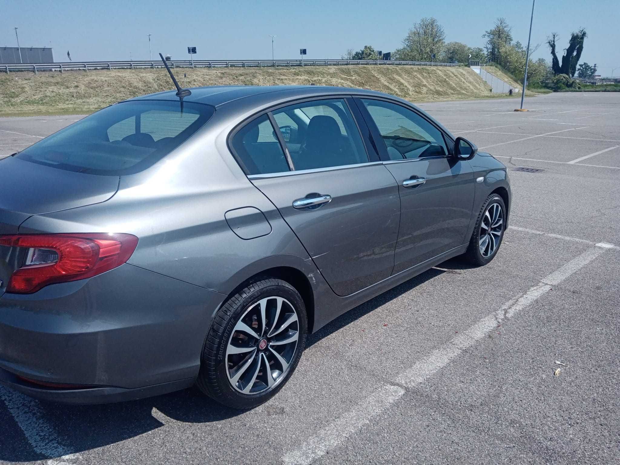 Fiat Tipo 1.6jtd Posiadam  inne  auta z włoch  całe  i uszkodzone