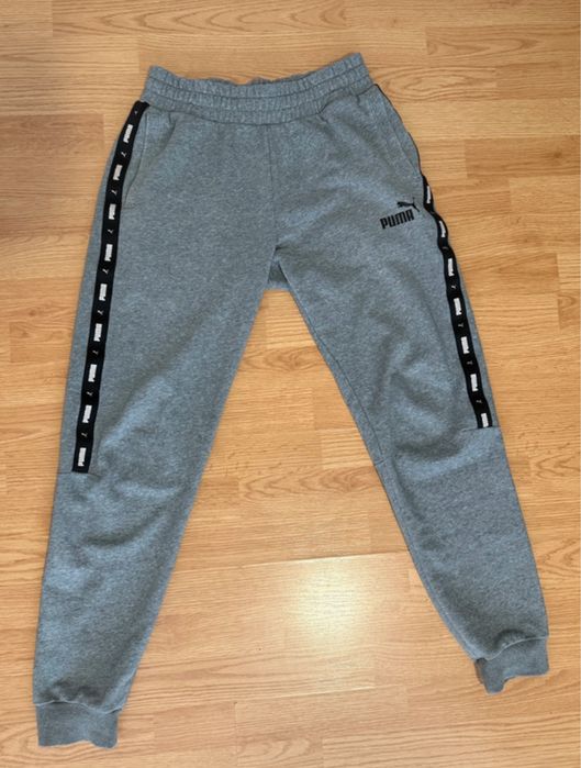 Puma ESS+ tape sweatpants штани